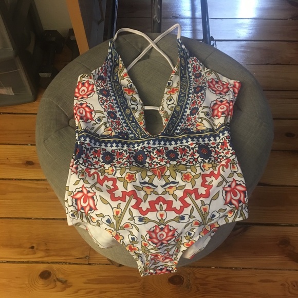 Bathing suit - Picture 2 of 3